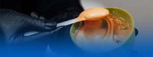  Close-up of creamy salad dressing being poured, highlighting a smooth, stable emulsion.