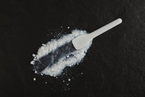 powder-clumping